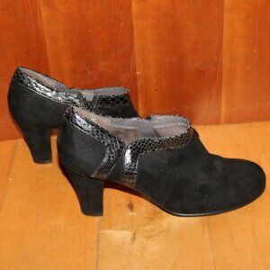 Aerosoles Heel Rest Black Suede w Snakeskin Side Zip Low Bootie Flex Heels Sz 9